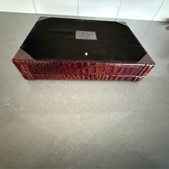 Suede Lined Cufflink Jewelry Storage Box 11"x8"x2" - Picture 6 of 9